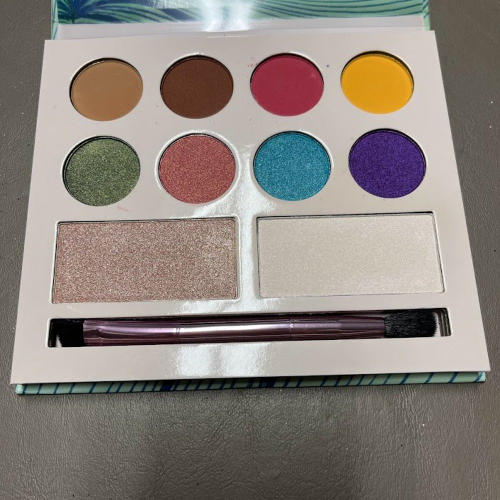 Moods By Laura Sanchez Eyeshadow Palette